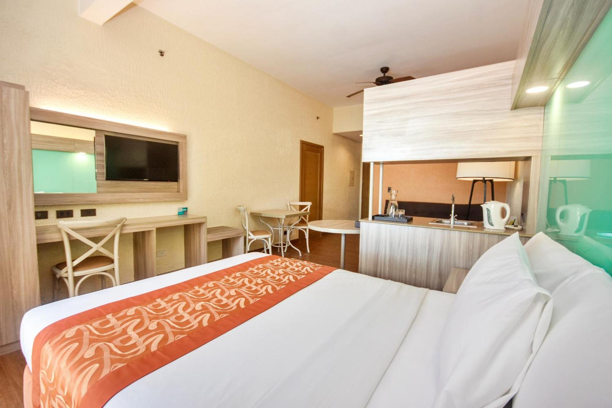 Microtel By Wyndham Boracay Balabag  Exterior foto
